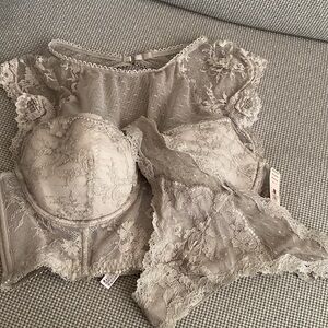 Victoria's Secret Cream Lace Bra